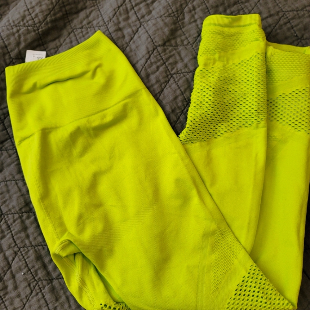 Fabletics XS 7/8 leggings lime green
